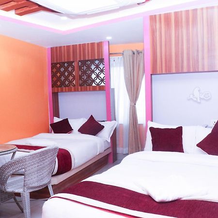 Om Tandoori Hotel Kathmandu Buitenkant foto