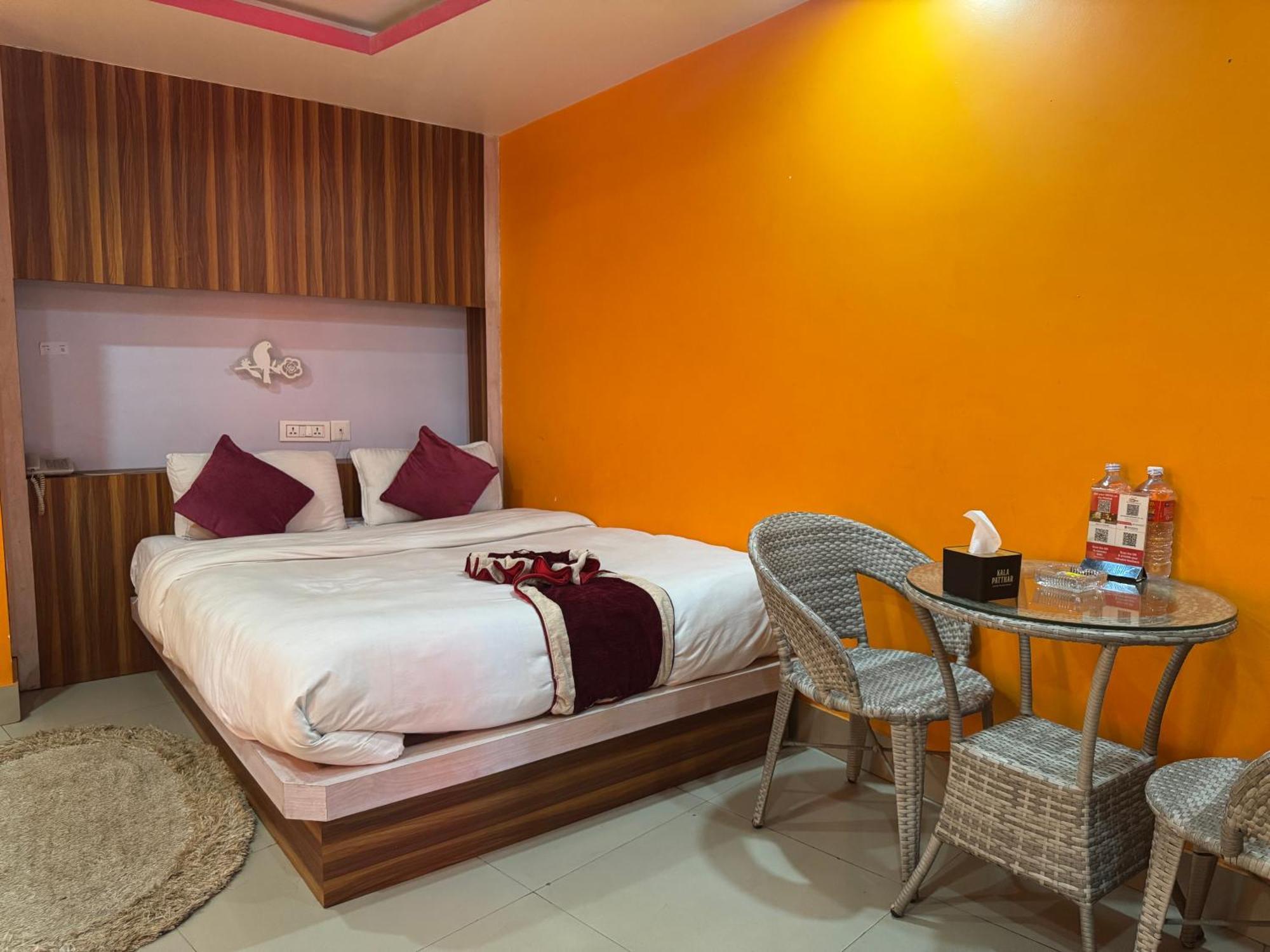 Om Tandoori Hotel Kathmandu Buitenkant foto